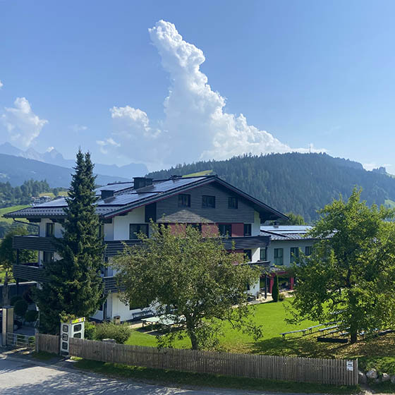 The Bachlehen and Johanneshof hotel in Salzburger Sportwelt, with a gorgeous mountain landscape in the background